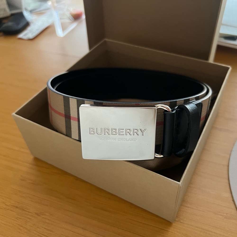 Men’s Burberry belt

36/90